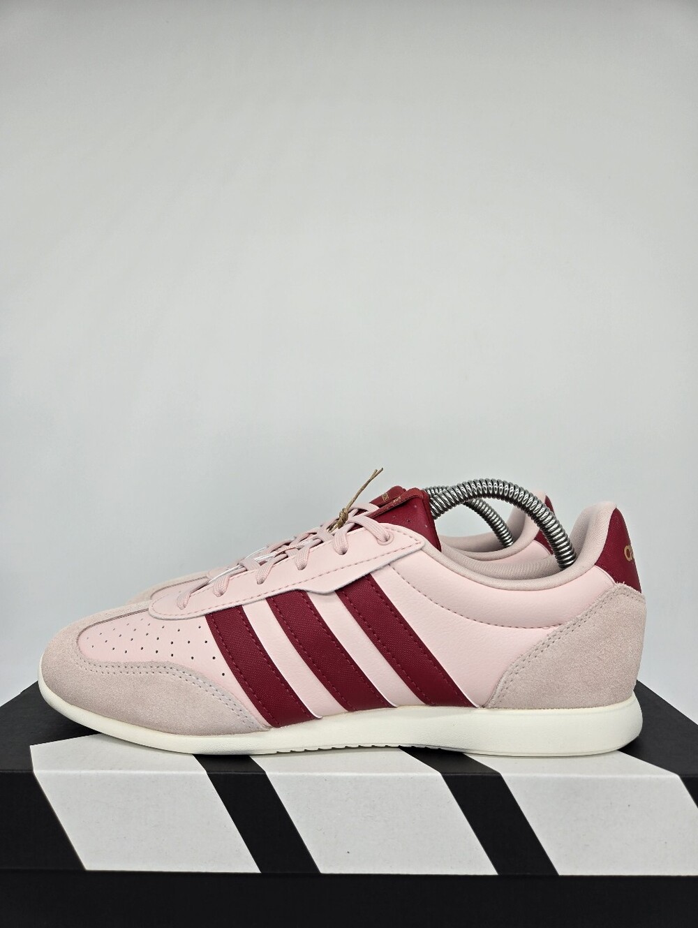 adidas Women's Barreda Lo KI9262 Sandy Pink Victory Red Shoes Size 10